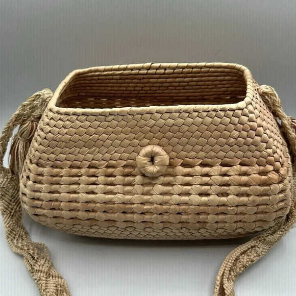 Woven Raffia Handbag with side tassels - Picture 2 of 8